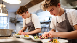 Каникулы с пользой: в Москве открывается проект «Лето моей карьеры»