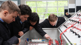 Физики победили лириков: в РФ набирают популярность технические специальности