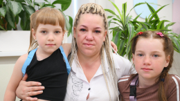 Две сестры вернулись к маме в Россию после 6 лет на Украине