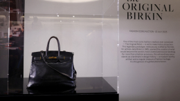 Самая дорогая в мире сумка: первую Birkin продали на онлайн-аукционе