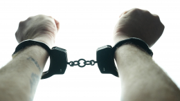 «Звоните в консульство»: юрист рассказал, что делать при аресте за рубежом