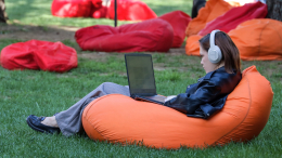 Перехват сигнала: хакеры научились взламывать беспроводные наушники