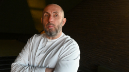 Глава МХАТа Кехман был замечен на литургии в Петропавловском соборе