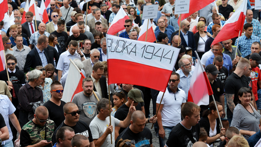 Польша ждет покаяния: Украина уходит от ответственности за Волынскую резню
