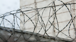 Заключенный сбежал из тюрьмы в сумке с одеждой во Франции