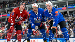 Звезды сошлись на льду: Матч года с Овечкиным и другими хоккеистами сорвал аншлаг