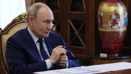 Путин вспомнил песню «Стоят девчонки», говоря о демографии в России