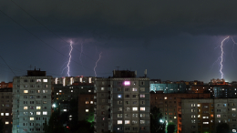 Гром среди ясного неба: молнии убили троих человек и стерли с лица земли жилые дома