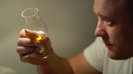Говорят, коньяк — ненастоящий: армянские заводы обвинили в поставке подделок