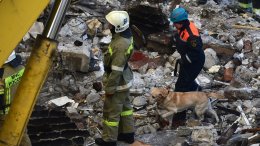 Спасатели извлекли погибшего из-под завалов после взрыва газа под Новосибирском