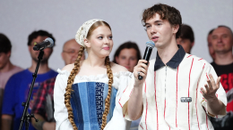 «Здороваюсь утром и вечером»: Денис Власенко рассказал об отношениях с колонкой Алисой