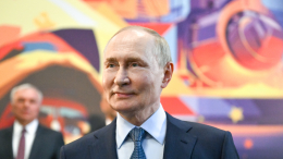 Путин назвал хитрюгой сотрудника завода после вопроса о программе «Молодая семья»