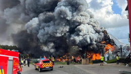 Шоу отменяется? Мощный пожар уничтожил главную сцену фестиваля Tomorrowland