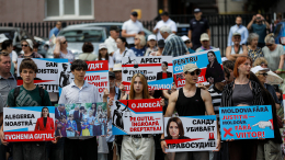 «Евгения — наш герой»: митинг в поддержку главы Гагаузии прошел в Кишиневе