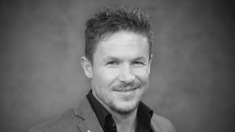 Совершивший прыжок из стратосферы Баумгартнер погиб, упав на параплане в бассейн