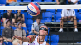 Песочная арена: финал Кубка РФ по пляжному волейболу проходит в самом сердце Петербурга