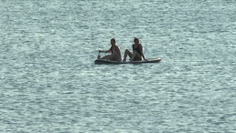 Мать и дочь унесло на сапе в Финский залив