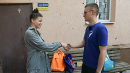 «Скрасить досуг»: волонтеры «Движения первых» привезли помощь детям в Курахово