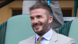 Что могло пойти не так? Бекхэм хотел модную прическу, а получил плешь