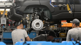 Путин назвал поддержку автопрома обязанностью государства