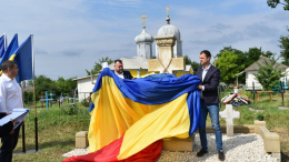 В Молдавии под флагом ЕС открыли памятник союзникам Гитлера