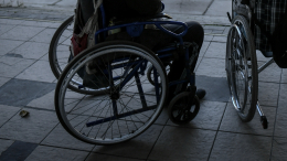 Супругу актера Виктора Бычкова не пустили в театр в инвалидной коляске