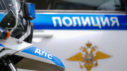 Опасный трюк на дороге: самокатчика с ребенком на плечах разыскивают в Самаре