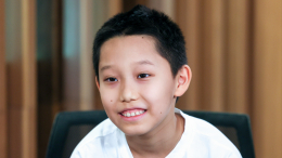 Десятилетний шахматист из России Роман Шогджиев стал международным мастером