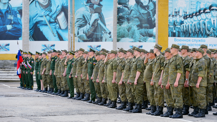 В ГД внесли законопроект о призыве на военную службу в течение календарного года