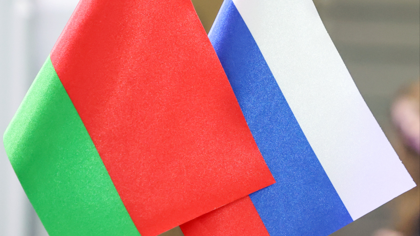 Путин дал право проживающим в РФ белорусам участвовать в выборах местной власти