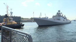 Фрегат индийских ВМС прибыл в Петербург ко Дню военно-морского флота РФ
