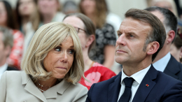 Погряз в скандалах: Макрон усиленно доказывает, что его жена — настоящая женщина