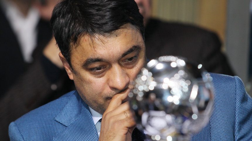 Перенесший несколько инсультов экс-футболист Мухамадиев находится в сознании