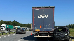 Грузовик протаранил легковушки в Подмосковье — есть погибшие