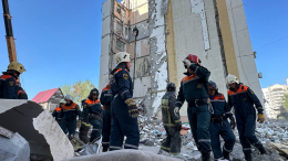 Сотрудники МЧС после взрыва газа в доме в Саратове обнаружили погибшую семью