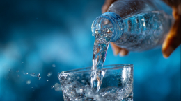 Еврокомиссия разрешила провозить до двух литров жидкости в ручной клади