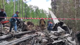 Специалисты МЧС продолжают работы на месте крушения Ан-24