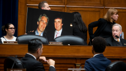 Демократы в США требуют копию «книги поздравлений» Эпштейна с рисунком Трампа