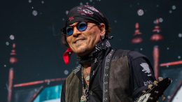 «За Оззи»: Джонни Депп сыграл песню Black Sabbath и почтил память легенды рока