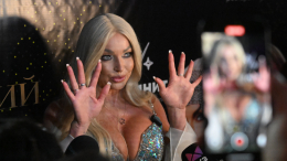 «Сюда езжу, как на дачу»: Волочкова зарядилась энергией от пальмы на Мальдивах