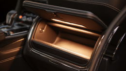 Не просто ящик для хлама: раскрыто тайное назначение бардачка в авто