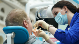 Кариес и старые пломбы: почему еда застревает между зубами