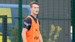 Сбежал по «семейным обстоятельствам»: украинский футболист покинул страну