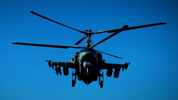 Российский вертолет Ка-52м уничтожил технику боевиков ВСУ. Лучшее видео из зоны СВО