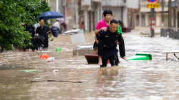 Проливные дожди унесли жизни 30 человек в столице Китая