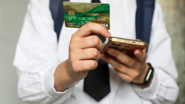 Ищут легкие цели: как обезопасить детей от интернет-мошенников