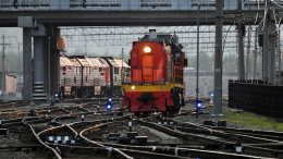 Грузовой поезд загорелся при падении обломков БПЛА в Ростовской области