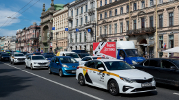 Водителям-мигрантам запретили работать в такси в Петербурге