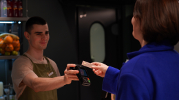 «Работает повсеместно»: финансист назвал страны, в которых принимают карту «Мир»