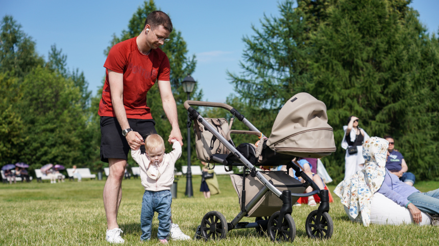 В России хотят ввести двухнедельный оплачиваемый отпуск для отцов